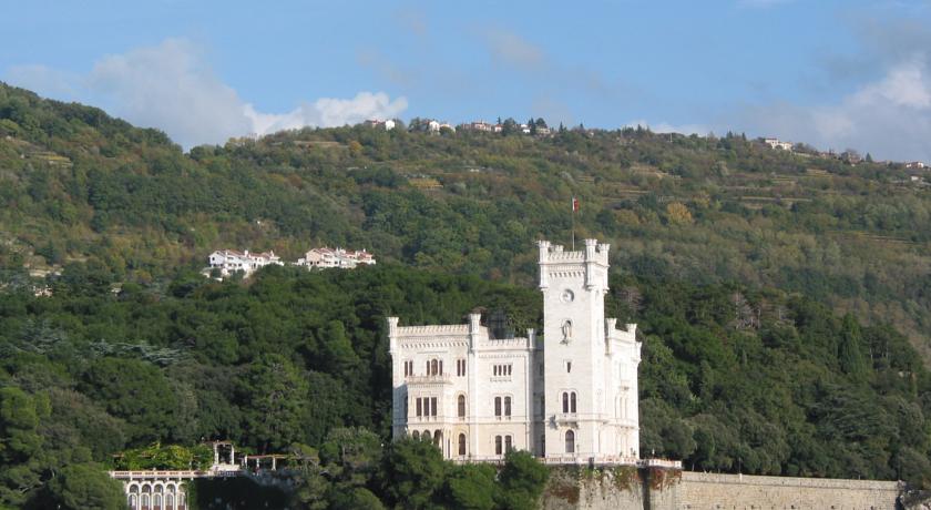 Hotel Riviera & Maximilian's