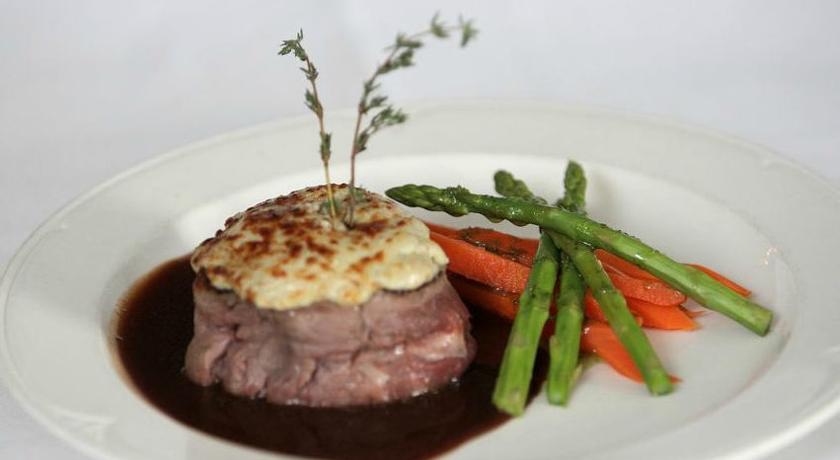 Olde Marco Island Inn & Suites