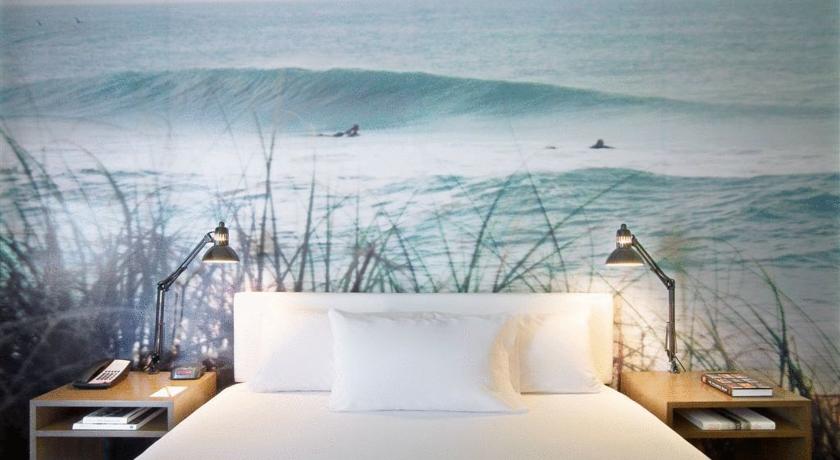 Postcard Inn On The Beach