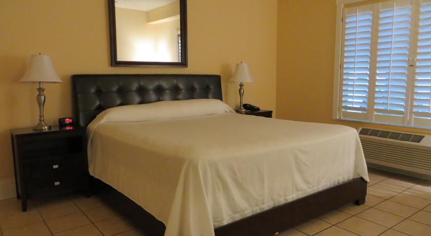 Naples Park Central Hotel