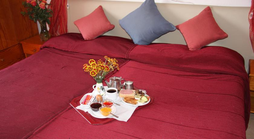 Kiniras Hotel & Restaurant