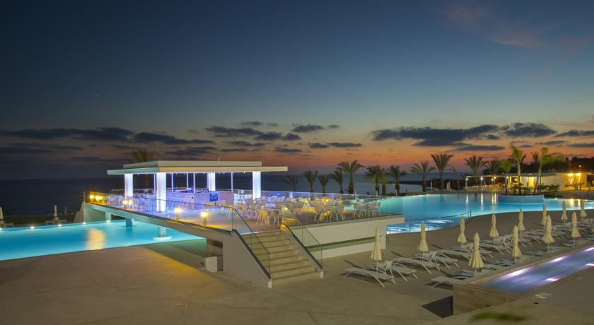 King Evelthon Beach Hotel & Resort