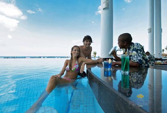 Grand Palladium Lady Hamilton Resort and Spa