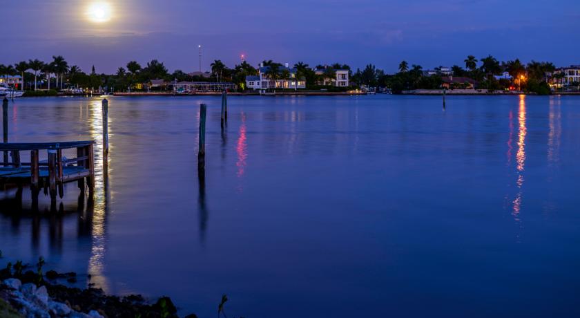 Hilton Vacation Club Charter Club Naples Bay