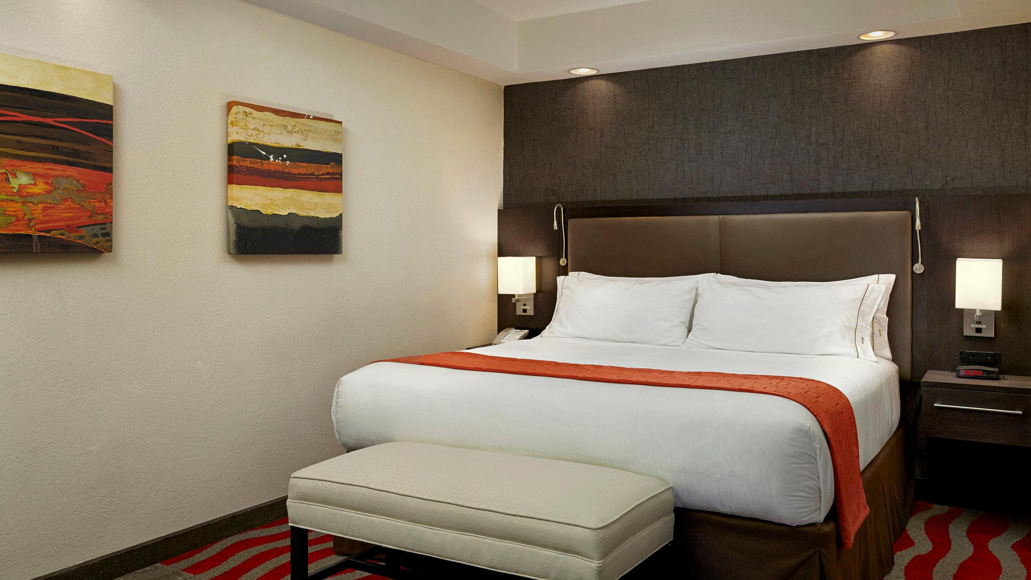 Holiday Inn Express & Suites Naples Downtown - 5th Avenue By IHG