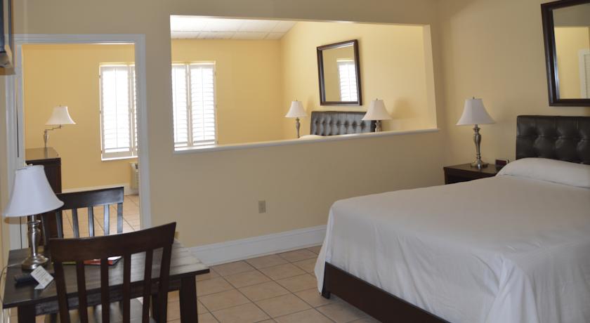 Naples Park Central Hotel