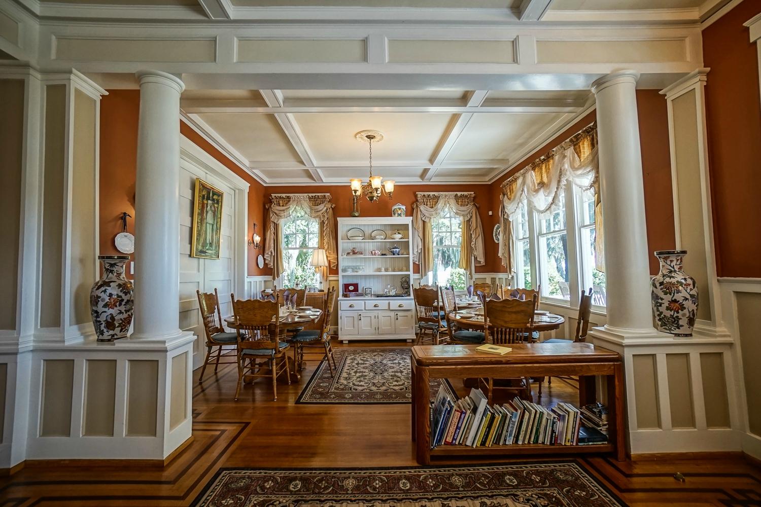 Two Suns Inn Bed & Breakfast