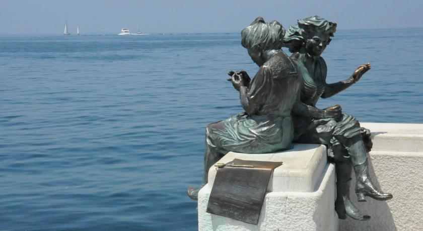 Urbanauts Studios Minelli