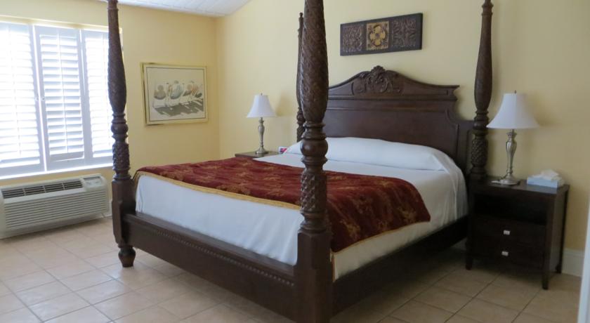 Naples Park Central Hotel