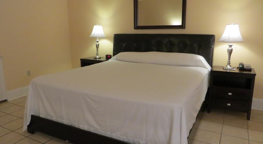 Naples Park Central Hotel