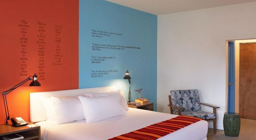 Postcard Inn On The Beach