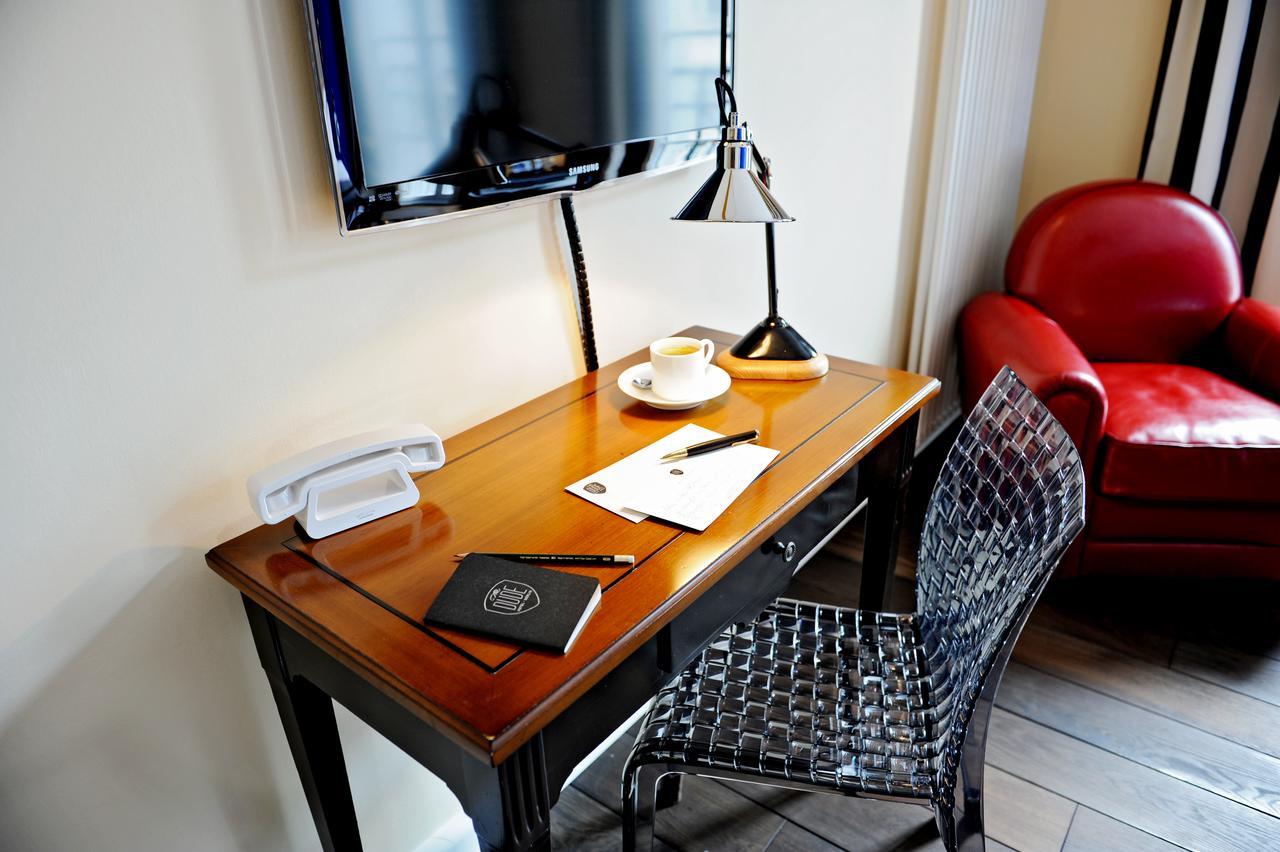 Digital Check-in - The Dude By Charly