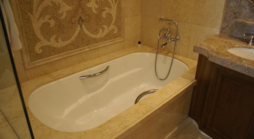 The Maybourne Beverly Hills