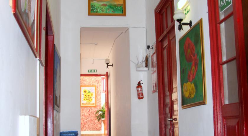 Kiniras Hotel & Restaurant