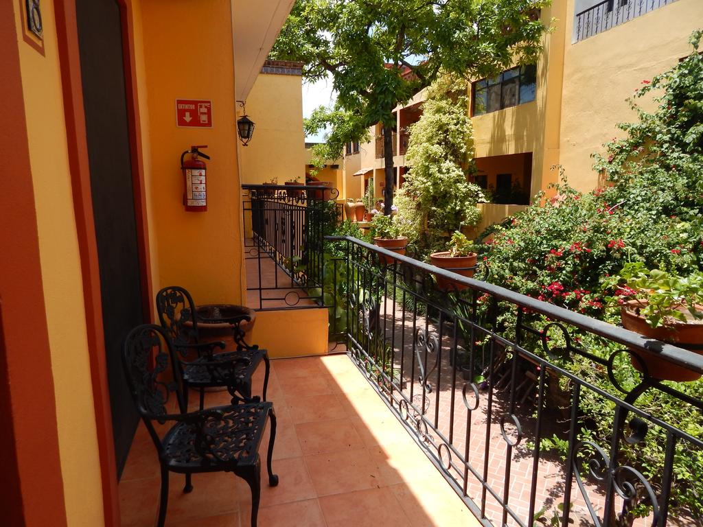 Casa Mia Suites Apartments