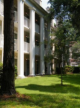 Palmera Inn and Suites