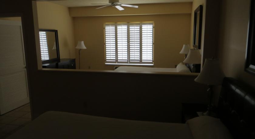 Naples Park Central Hotel