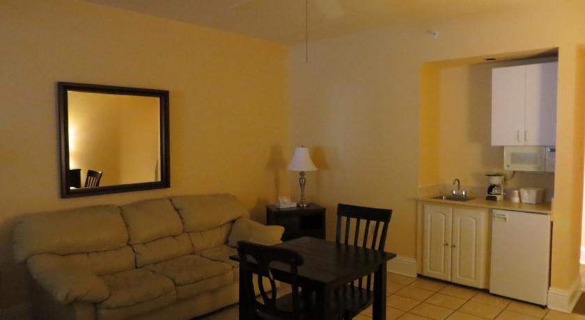 Naples Park Central Hotel