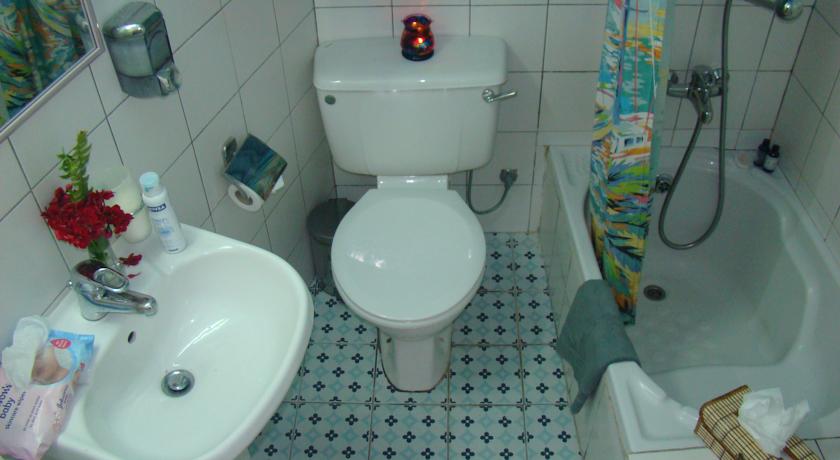 Kiniras Hotel & Restaurant