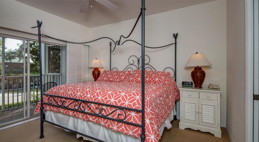 Olde Marco Island Inn & Suites