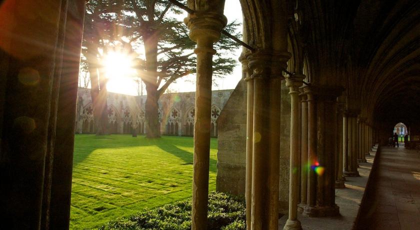 Mercure Salisbury White Hart Hotel & Apartments