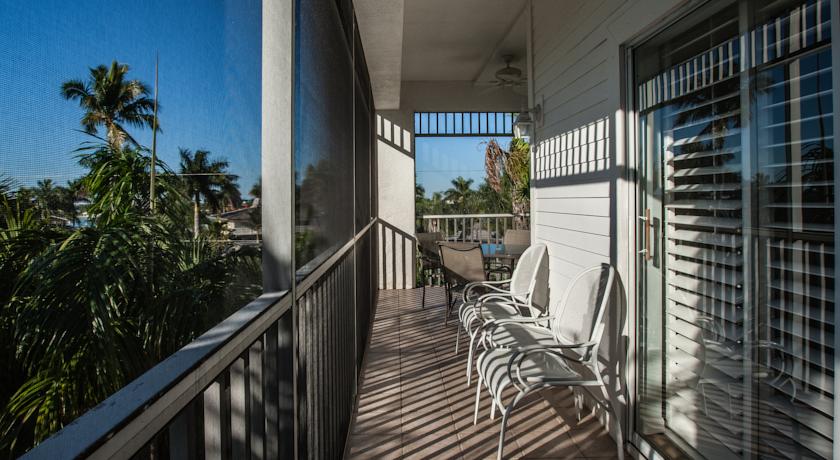 Olde Marco Island Inn & Suites