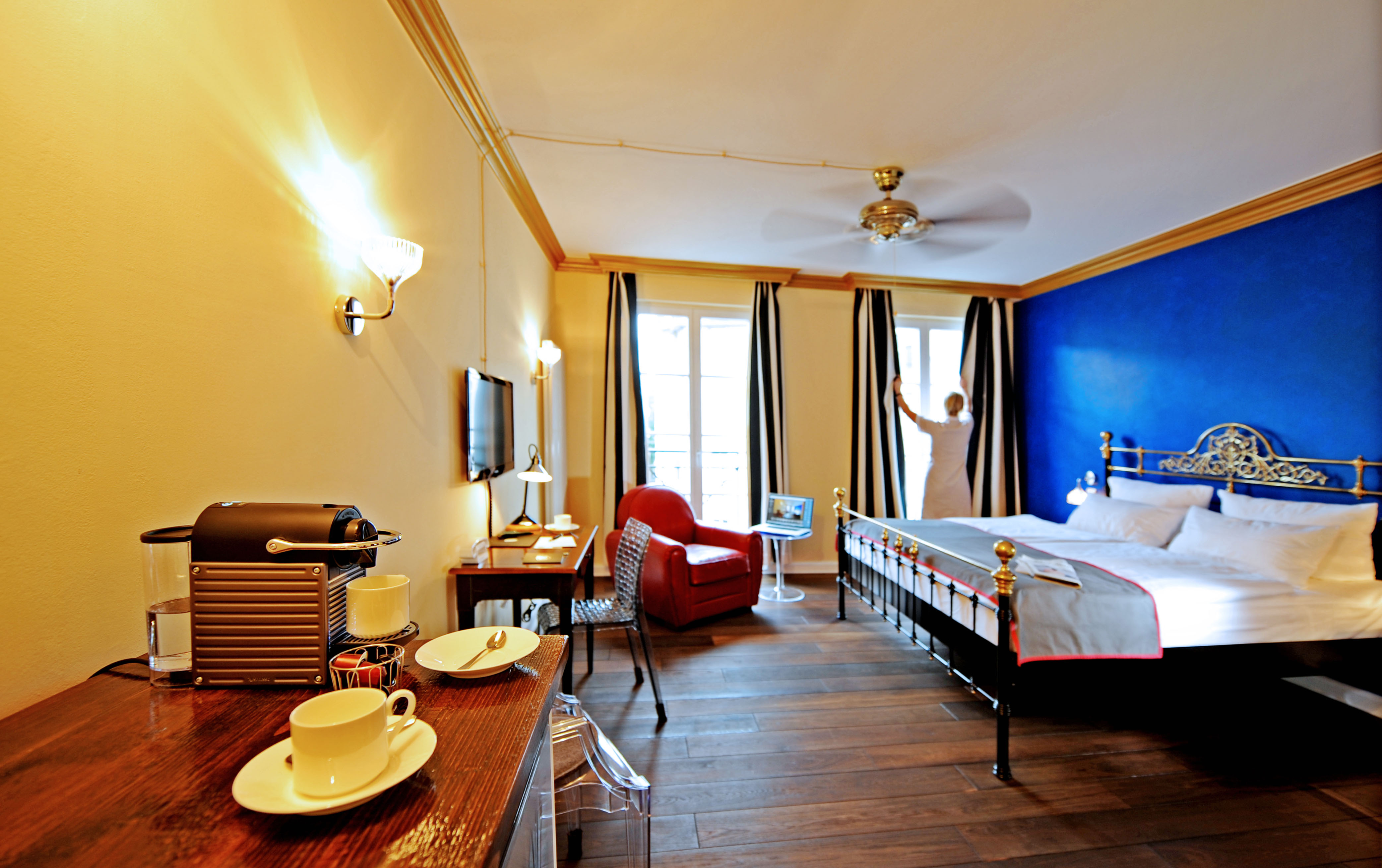 Digital Check-in - The Dude By Charly