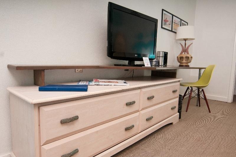 Postcard Inn On The Beach