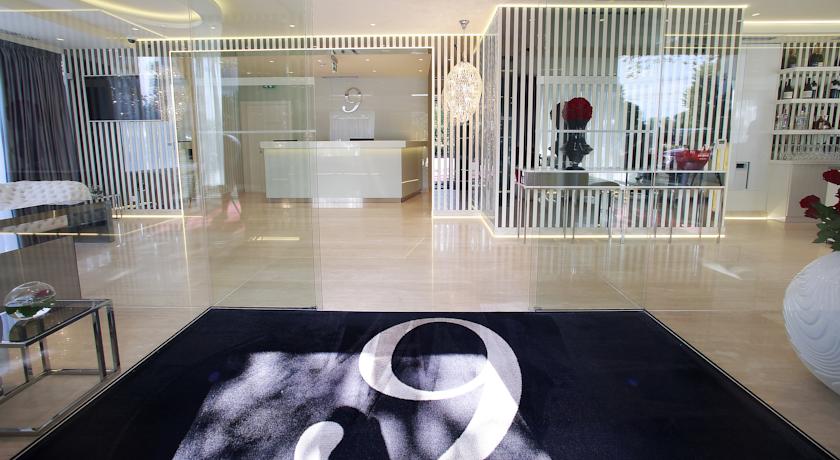 Hotel 9