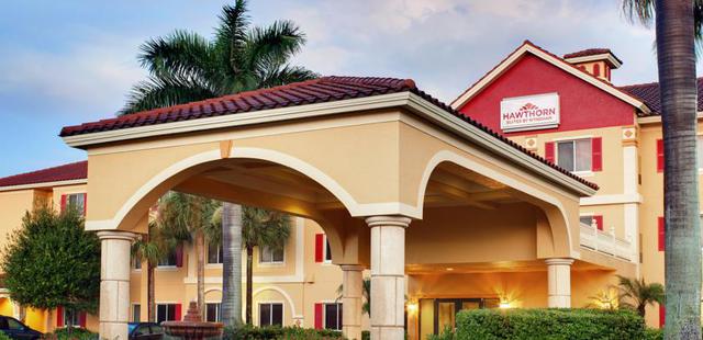 Hawthorn Suites by Wyndham Naples