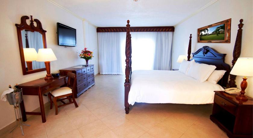 Jewel Runaway Bay Beach Resort & Waterpark