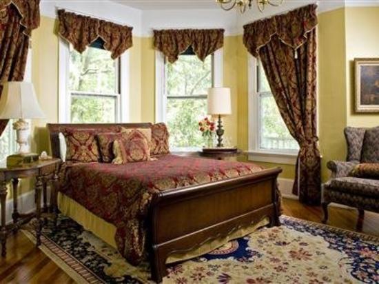 Hoyt House Bed & Breakfast