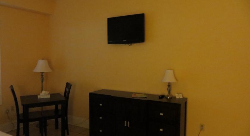 Naples Park Central Hotel