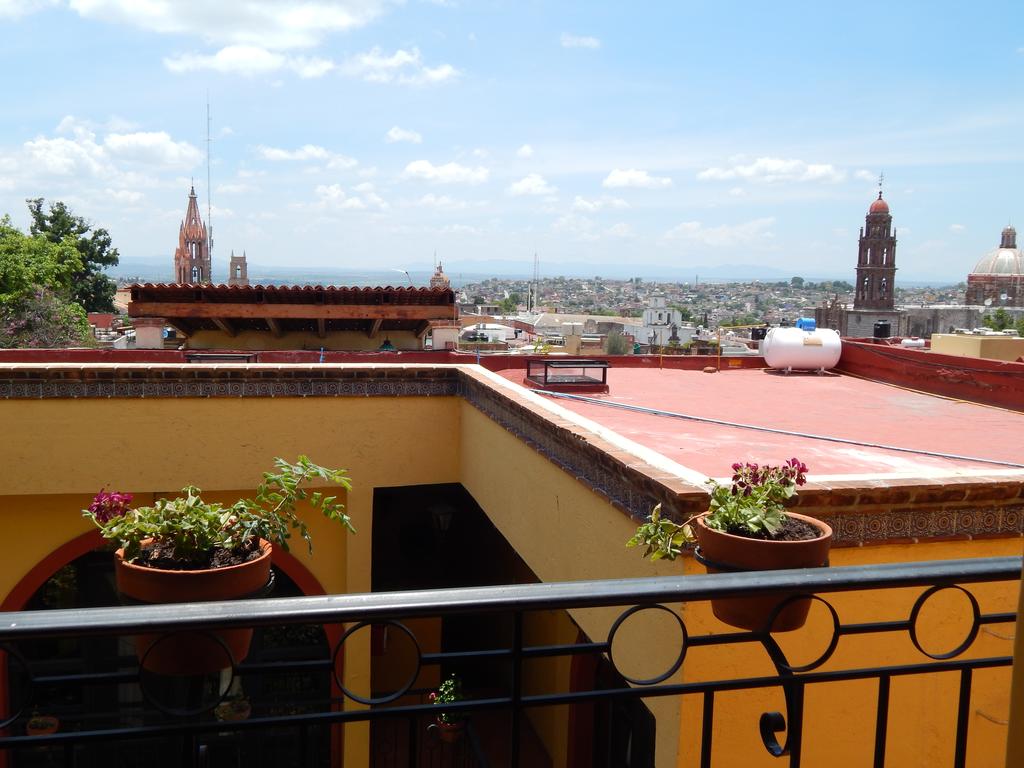 Casa Mia Suites Apartments