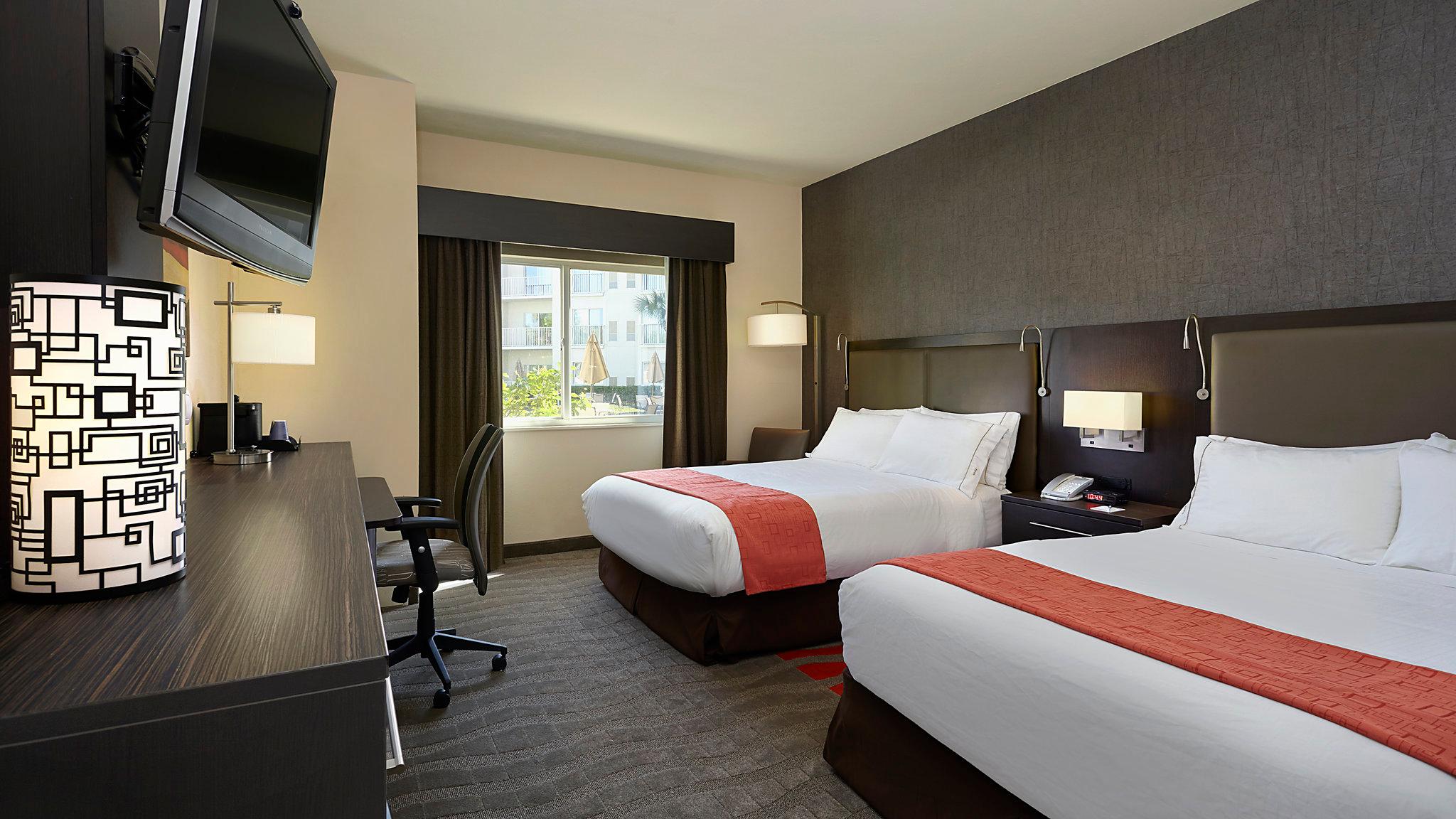 Holiday Inn Express & Suites Naples Downtown - 5th Avenue By IHG