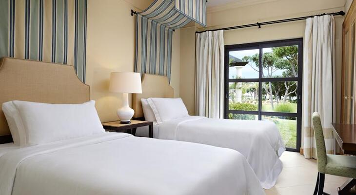 Pine Cliffs Residence, A Luxury Collection Resort