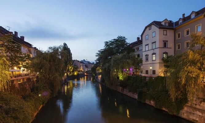 AdHoc Hostel