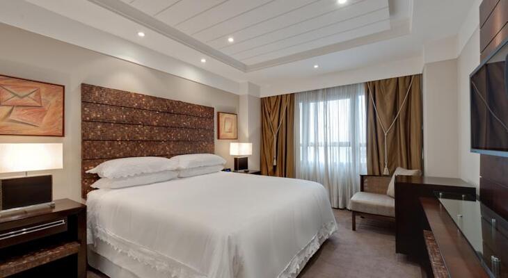 Qoya Hotel Curitiba, Curio Collection by Hilton