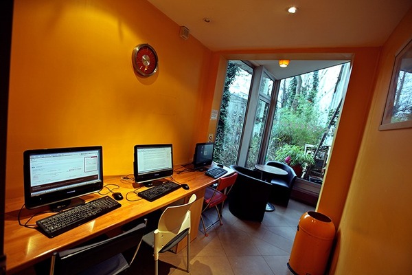 Caulaincourt Square Hostel
