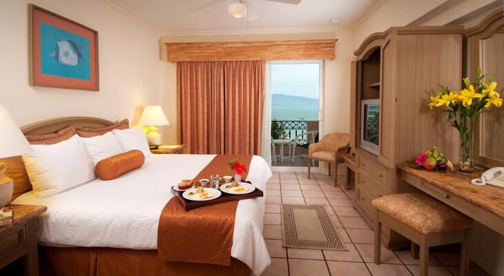 Crown Paradise Golden Puerto Vallarta