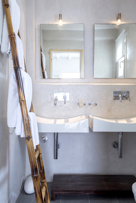 Ostraco Hotel & Suites