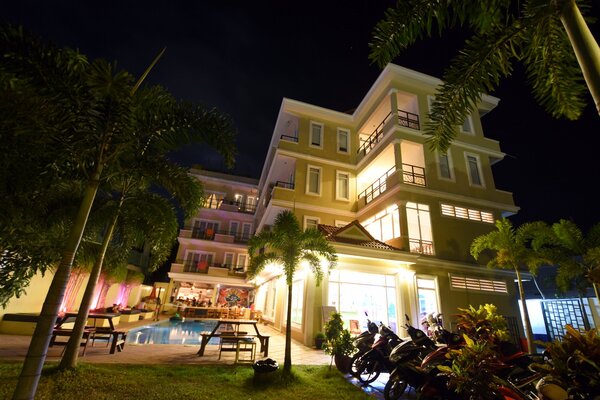 Mad Monkey Hostel Kampot