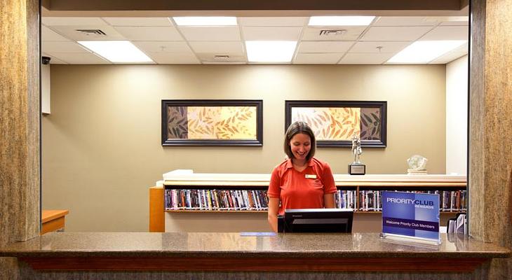 Candlewood Suites Indianapolis Airport, an IHG Hotel