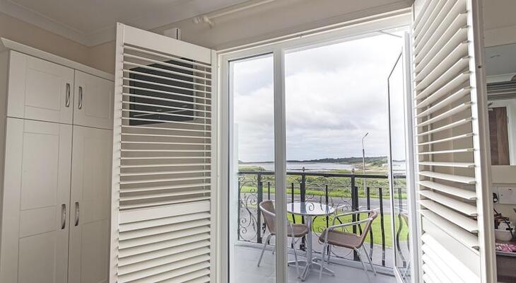 Sea-Breeze Lodge B&B