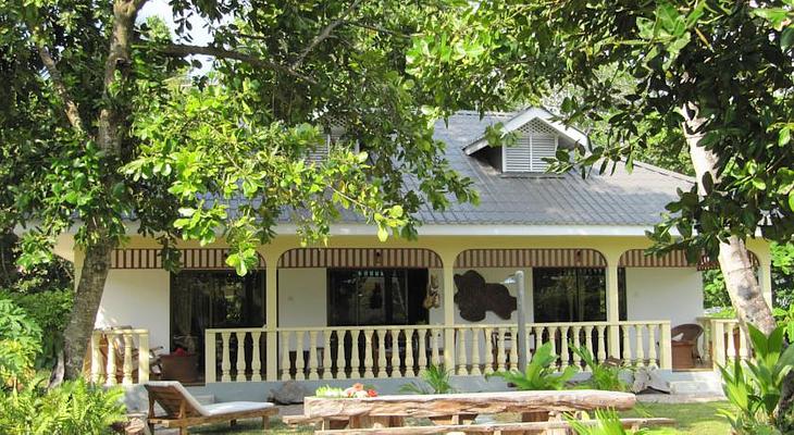 Domaine les Rochers Apartments & Bungalows