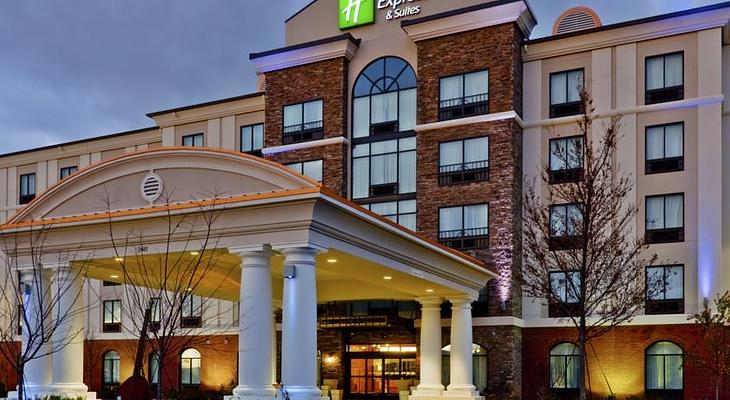 Holiday Inn Express & Suites Nashville-Opryland, an IHG Hotel