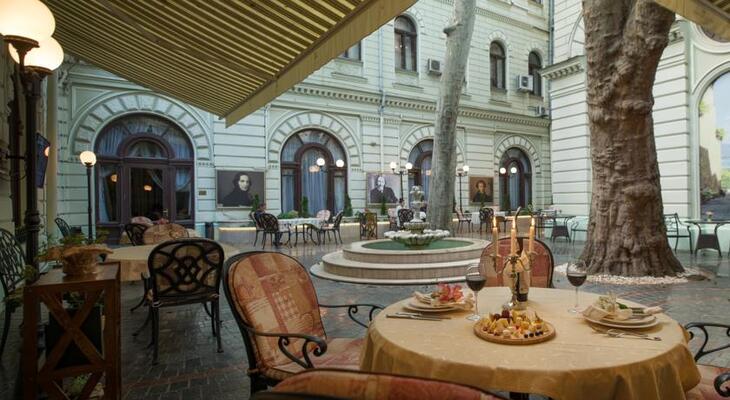 Londonskaya Hotel