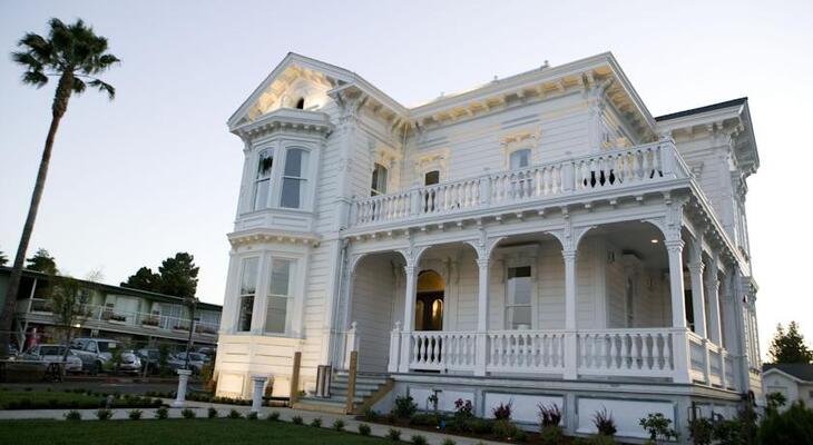 West Cliff Inn - A Four Sisters Inn