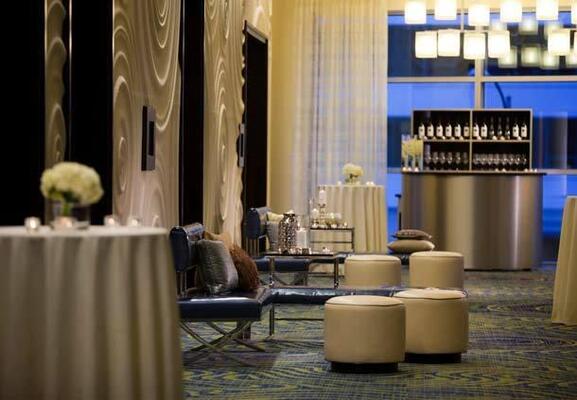 Renaissance Arlington Capital View Hotel