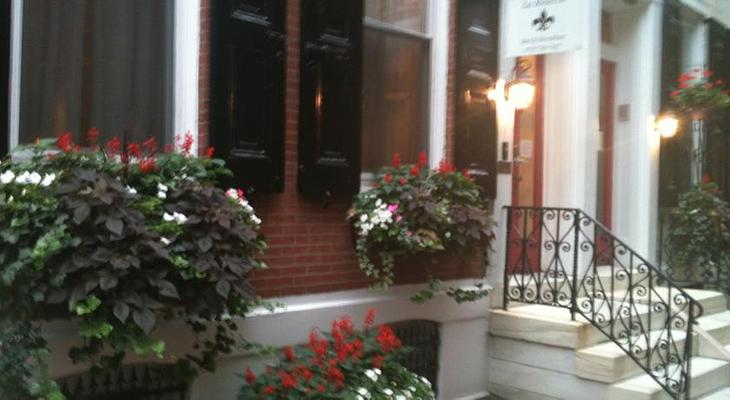 La Reserve Center City Bed and Breakfast